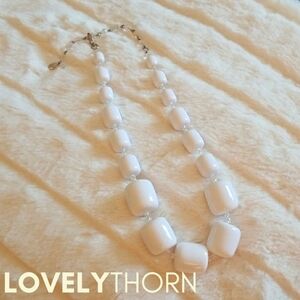 TARINA TARANTINO // ltd ed white mod lucite bead retro vibe necklace